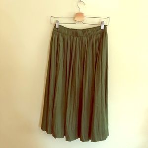 Pleated midi skirt Gap